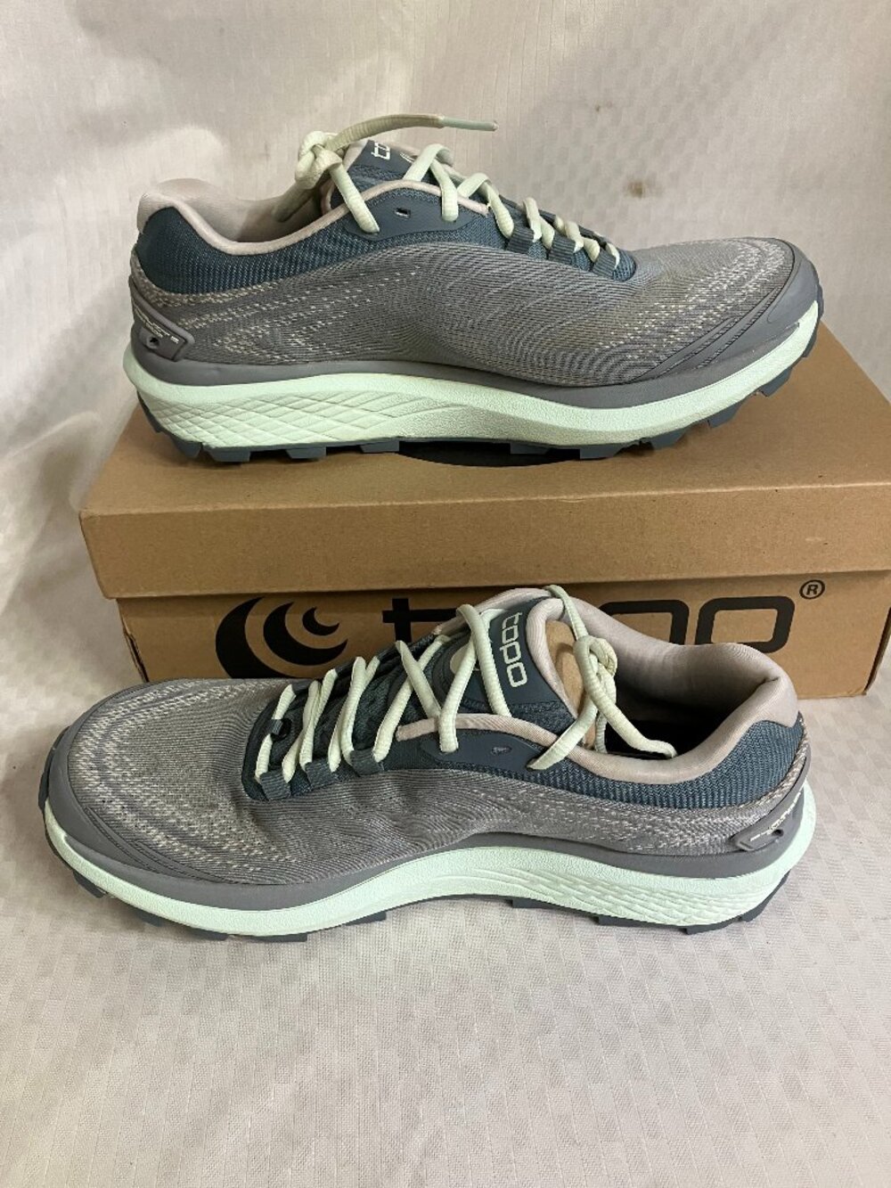 Topo Athletic Pursuit 2 Trail Running Shoes Women's Size 9 Gray 0MM Drop Laced